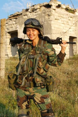 Военная девка в карауле